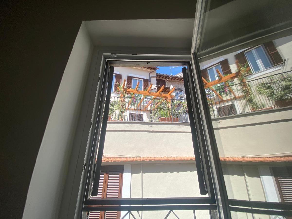 Luminoso Appartamento Sul Lago - Lake Court أنغويلارا سابازيا المظهر الخارجي الصورة