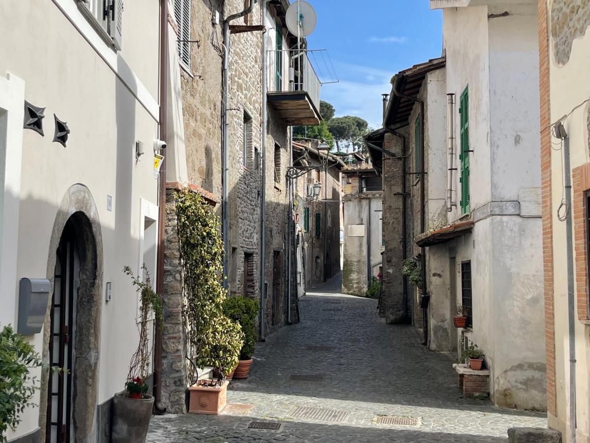 Luminoso Appartamento Sul Lago - Lake Court أنغويلارا سابازيا المظهر الخارجي الصورة