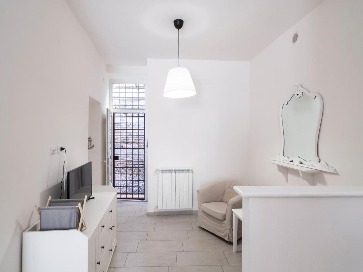 Luminoso Appartamento Sul Lago - Lake Court أنغويلارا سابازيا المظهر الخارجي الصورة