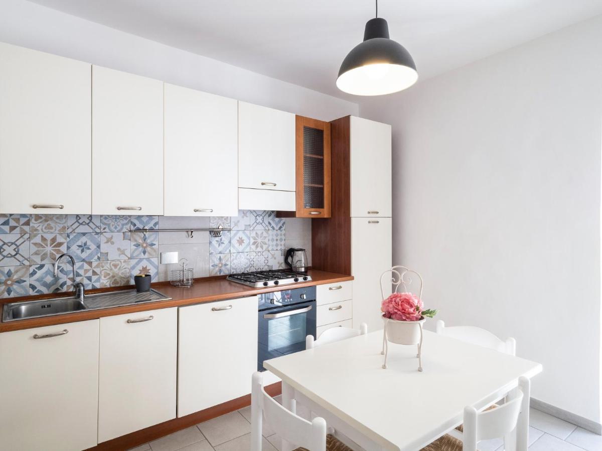 Luminoso Appartamento Sul Lago - Lake Court أنغويلارا سابازيا المظهر الخارجي الصورة