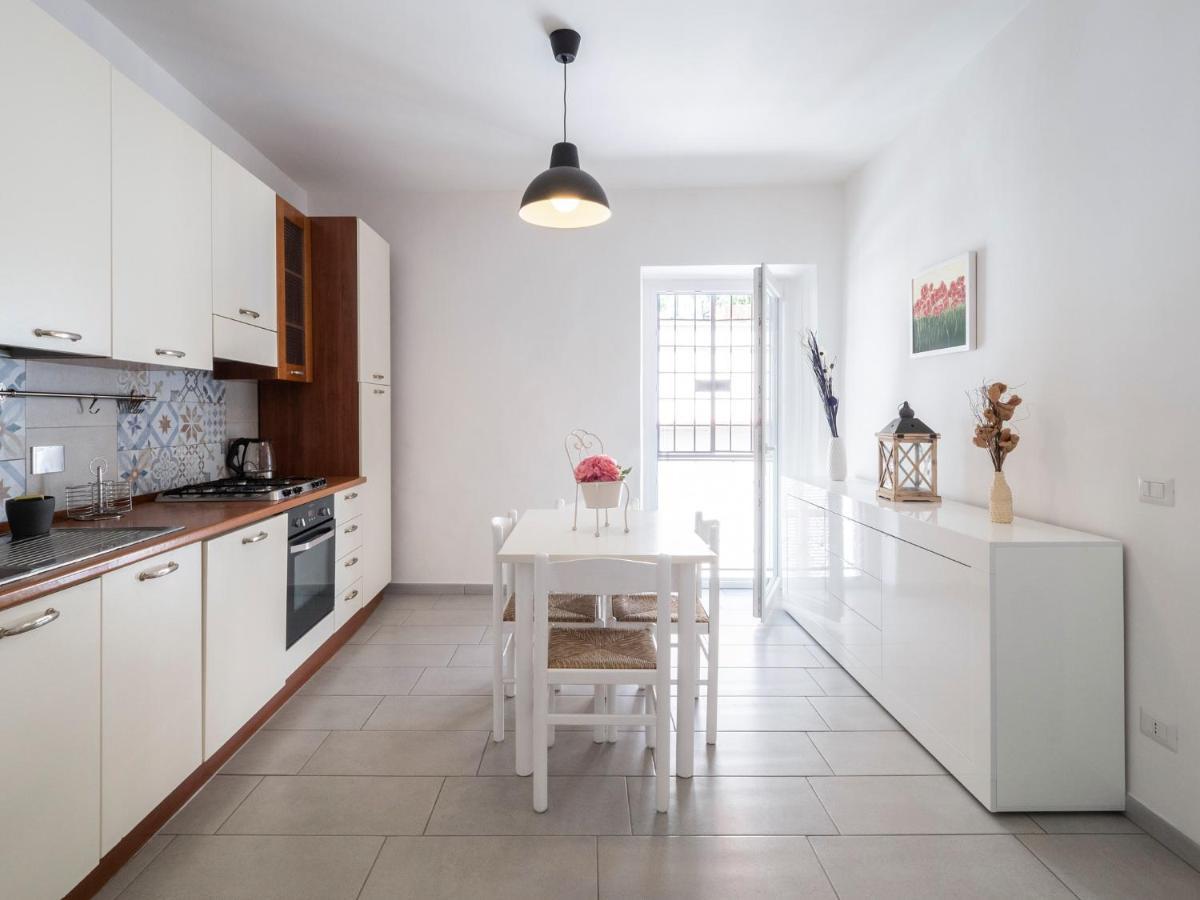Luminoso Appartamento Sul Lago - Lake Court أنغويلارا سابازيا المظهر الخارجي الصورة